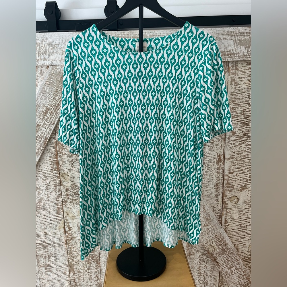 Chico’s Green and White Geometric Patterned Women's Hi-Low Tee Size 3 (XL)
